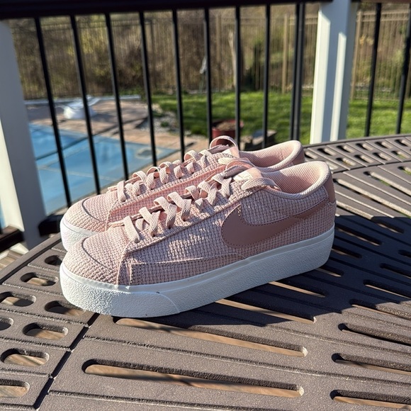 Nike Shoes - WOMEN'S NIKE BLAZER LOW PLATFORM ESS PINK OXFORD SNEAKERS SZ 9